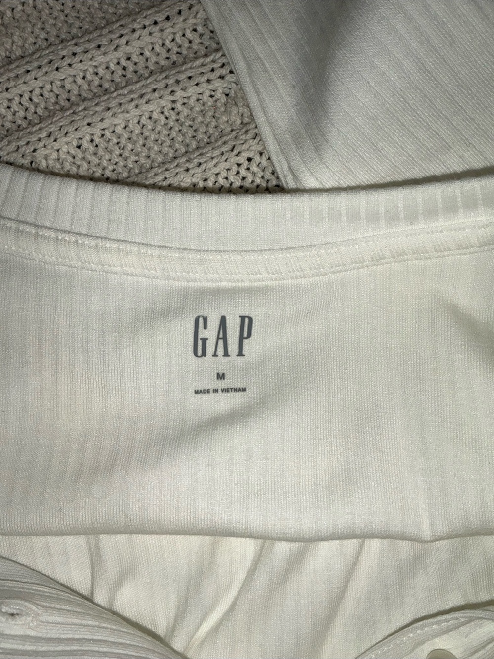 GAP White Ribbed Button-Front Top medium - Picture 5 of 7